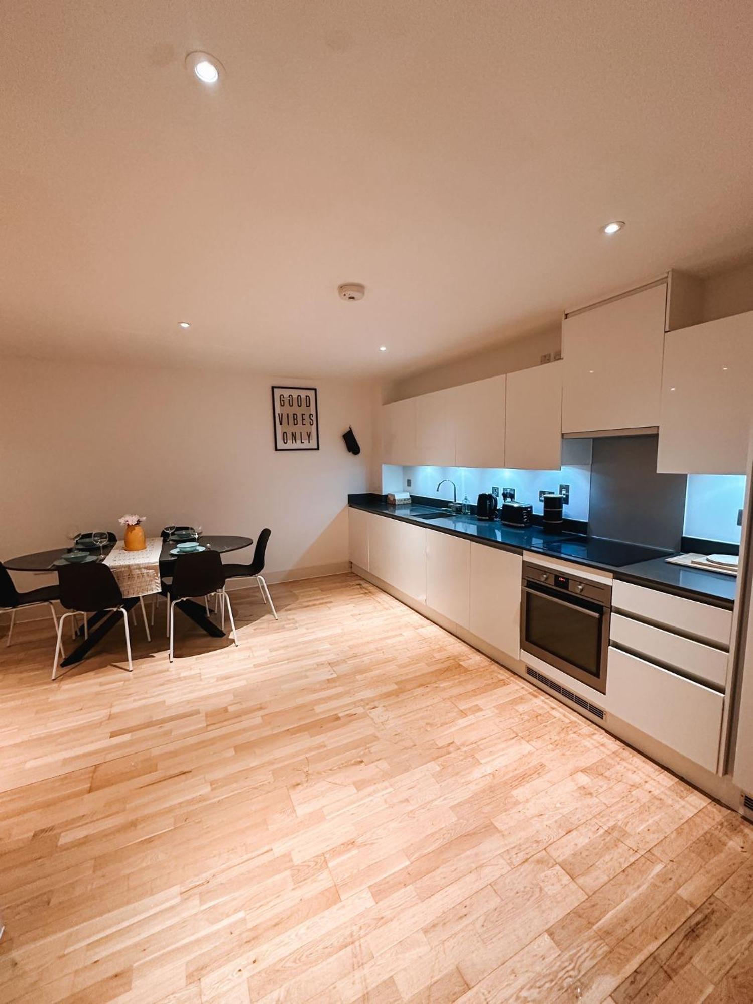 Modern And Spacious 2 Bedroom Flat In Streatham Appartement Londres