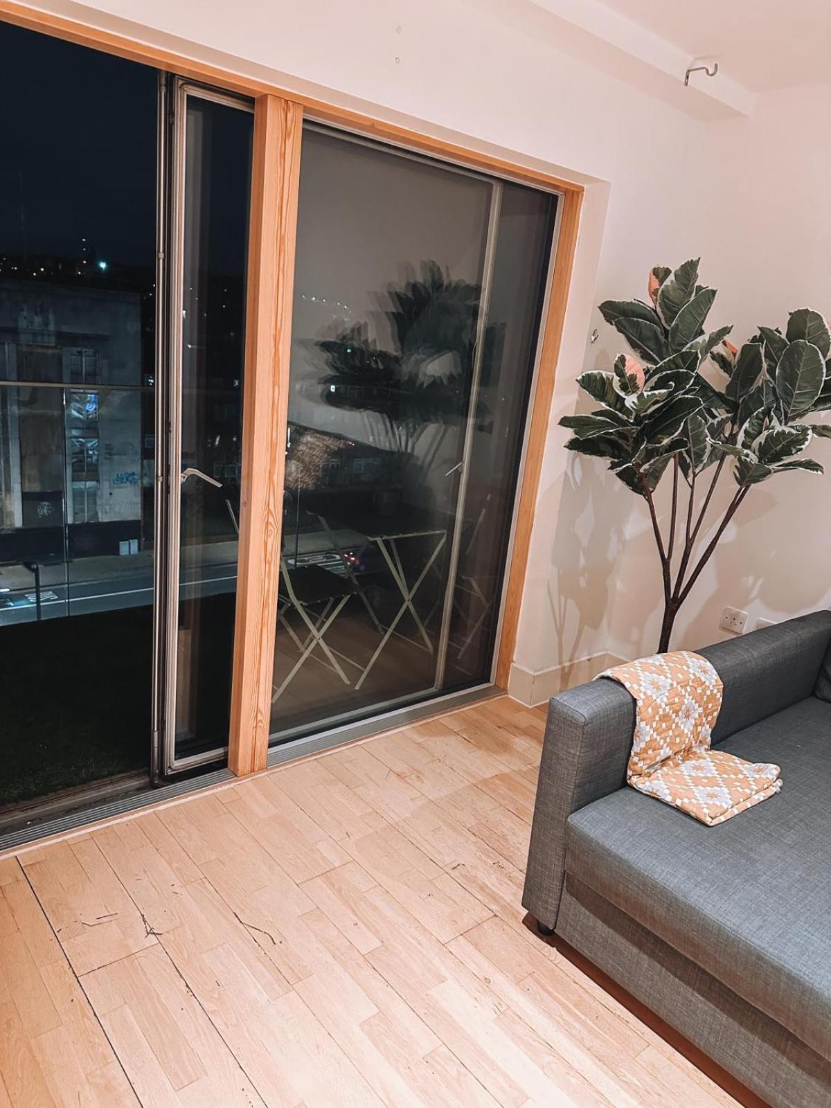 Modern And Spacious 2 Bedroom Flat In Streatham Appartement