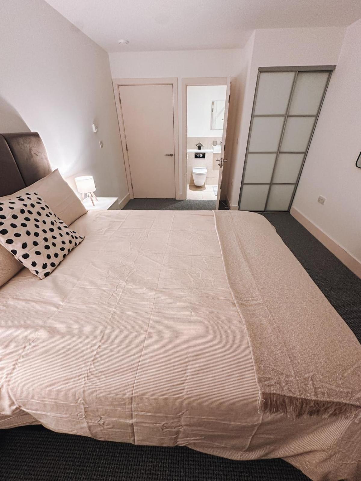 Appartement Modern And Spacious 2 Bedroom Flat In Streatham *