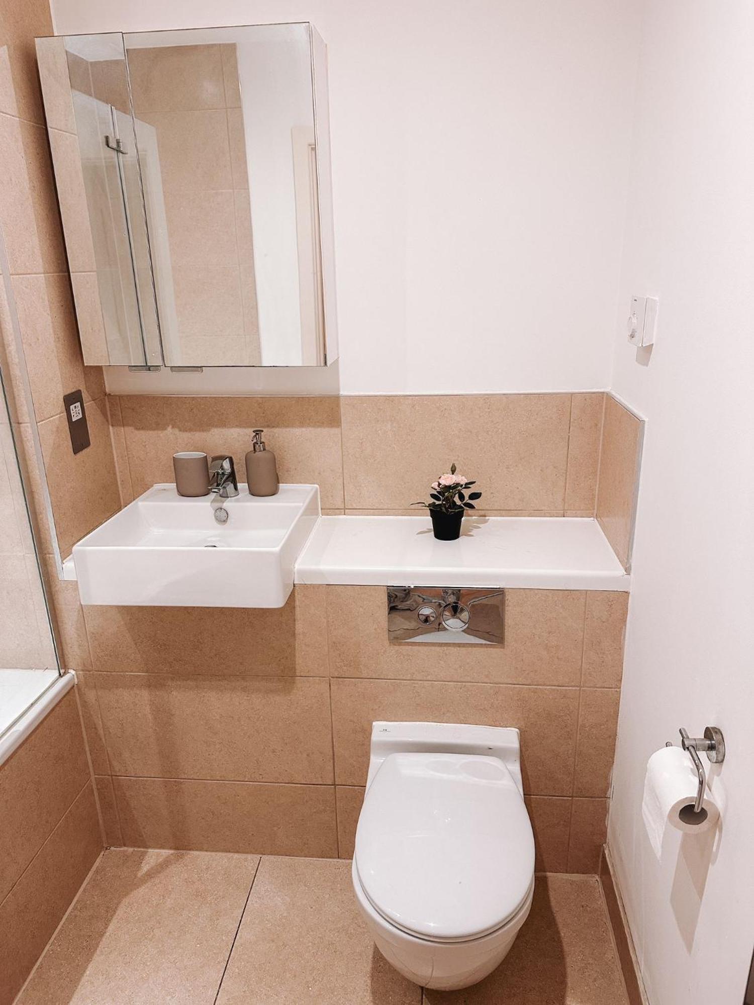 Modern And Spacious 2 Bedroom Flat In Streatham Appartement Londres