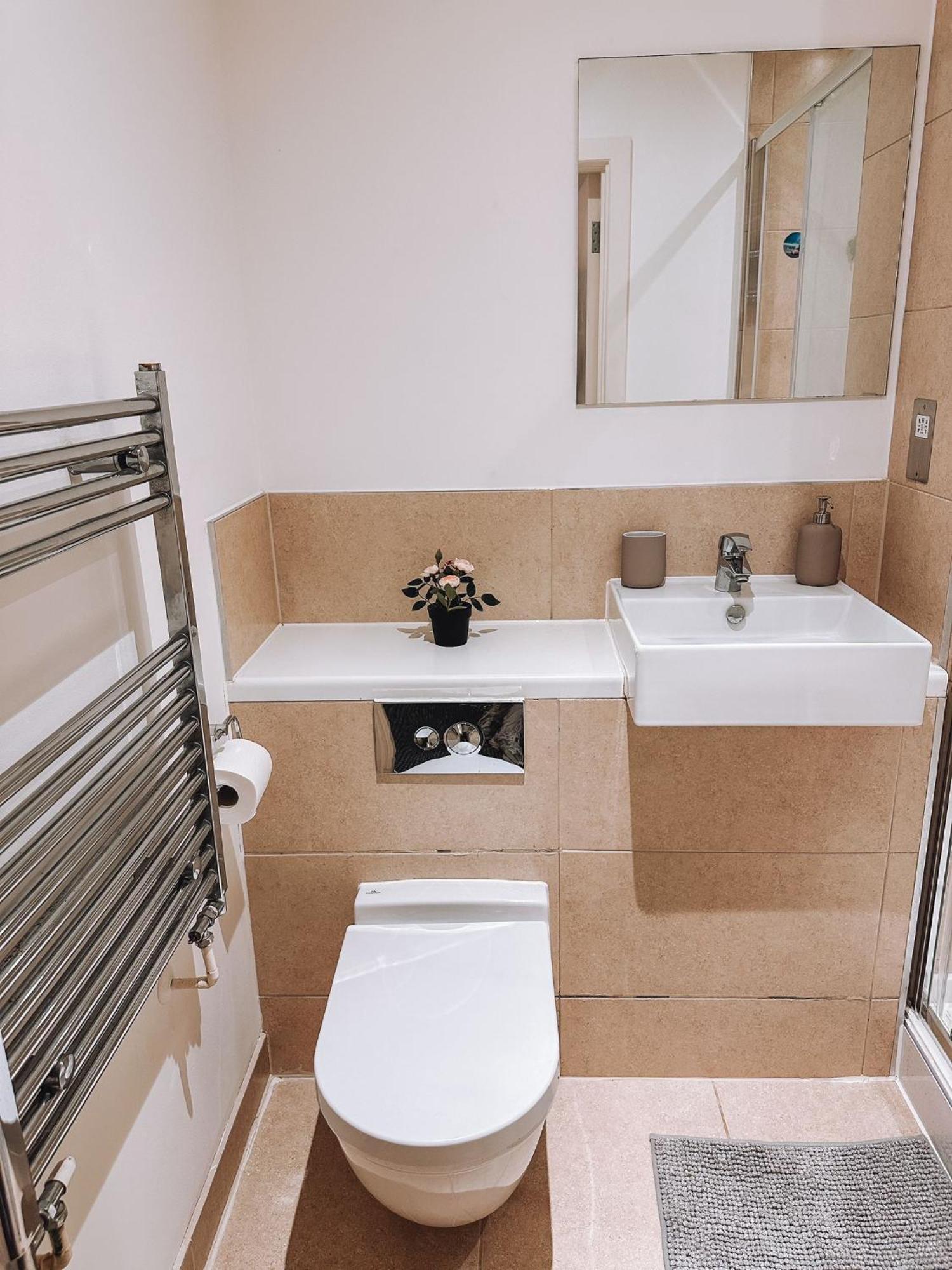Modern And Spacious 2 Bedroom Flat In Streatham Appartement Londres