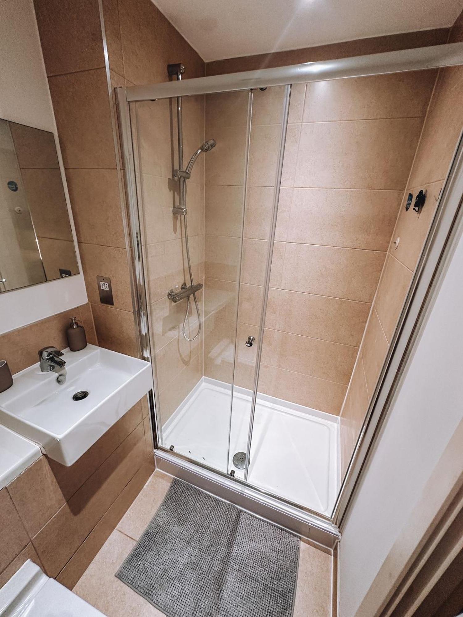Modern And Spacious 2 Bedroom Flat In Streatham Appartement Londres